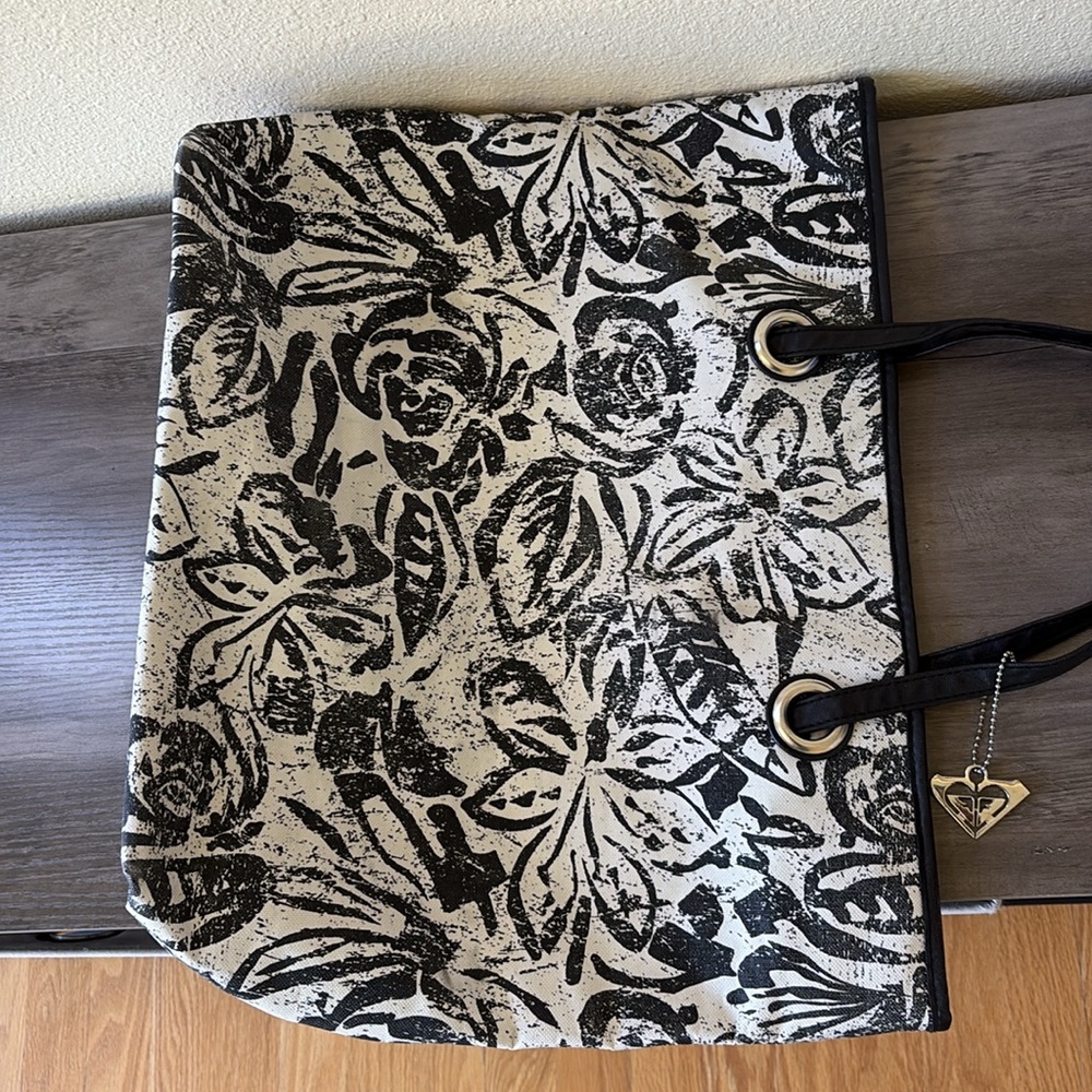 Roxy Black and White Floral Tote Bag - Picture 10 of 13
